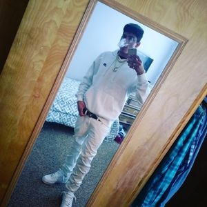 Meet your Posher, Cesar